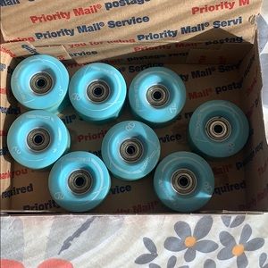 Rollerskate wheels RollerDerby and bearings